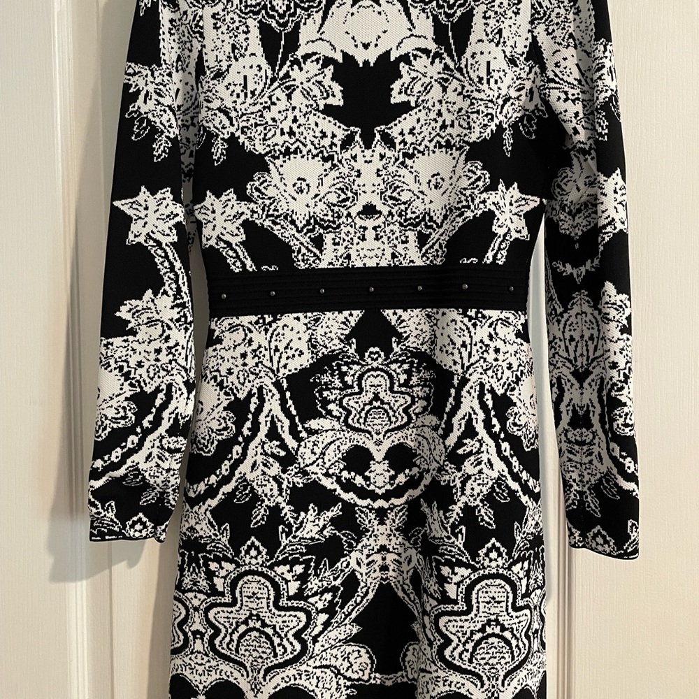 New w/tags, beautiful Karen Millen dress. Tight-fit, short dress. Blk&Wht